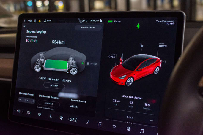 Tesla model 3 best sale full charge kwh