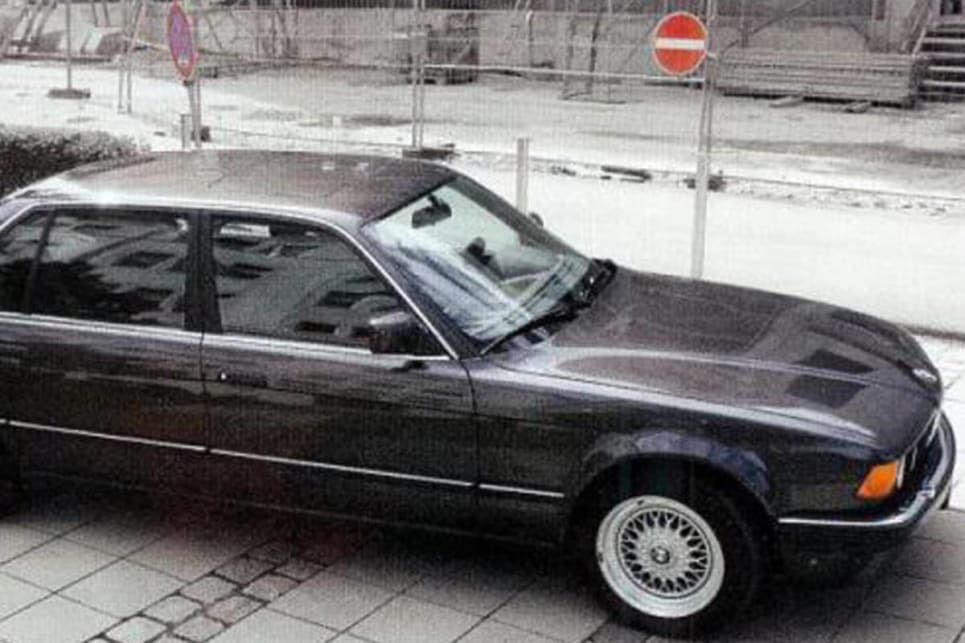 The E32 brought out a huge amount of technological firsts from BMW: dual-zone climate control, xenon headlights, electronic dampers... (image credit: Autoforum.cz)