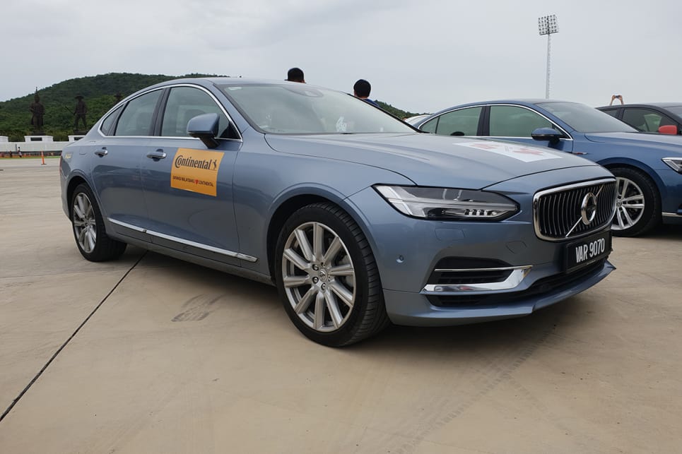 Our Volvo S90 executive sedan mightn't have been the centre of attention. But what other car do you want for a 1000km+ journey?