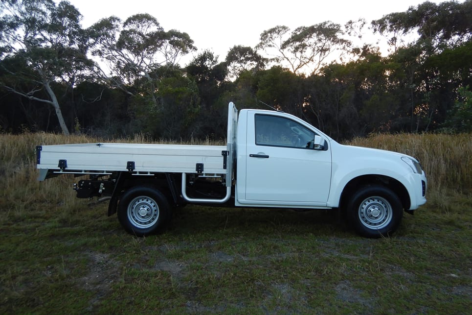the exterior retains that ute-specific boxy-strong shape, which is a good thing.