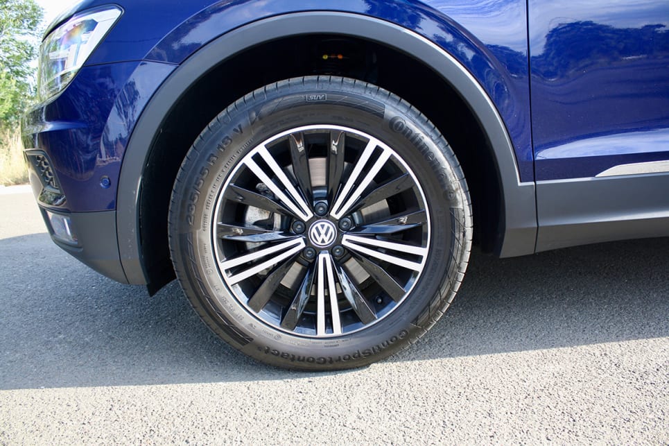 The 18-inch wheels are clad in 235/55 Continental ContiSportContact tyres.