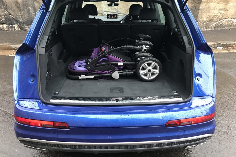 Audi q3 boot outlet space pram