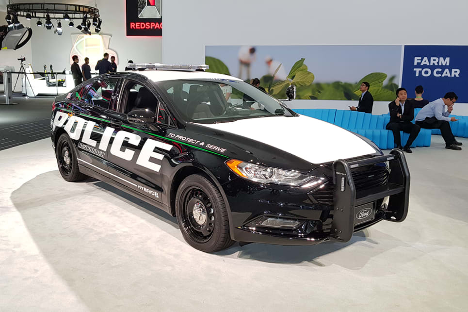 The future of US cop cars seems to be hybrid. This one's a Mondeo-based Ford Fusion. 