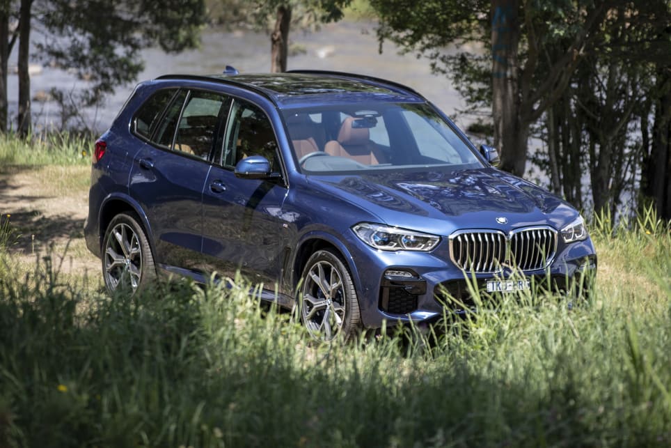 The extra wheelbase length has improved its proportions slightly. (xDrive 30d variant shown)