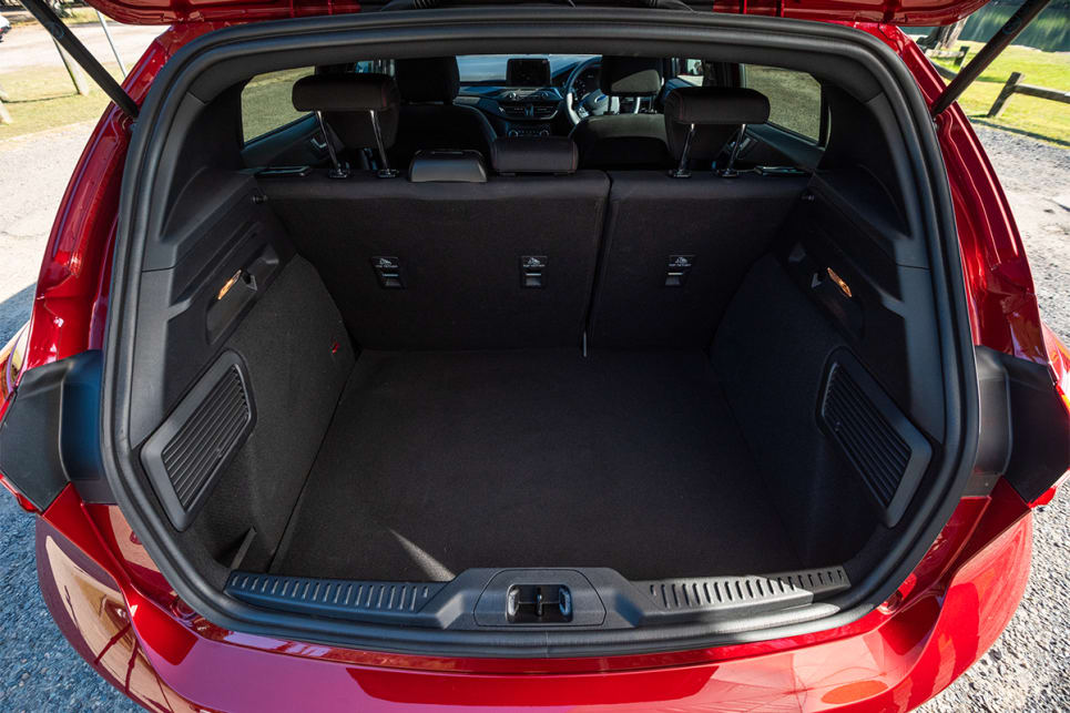 The 421-litres in the back of the Focus is measured to the cargo cover, but isn't measured in VDA.