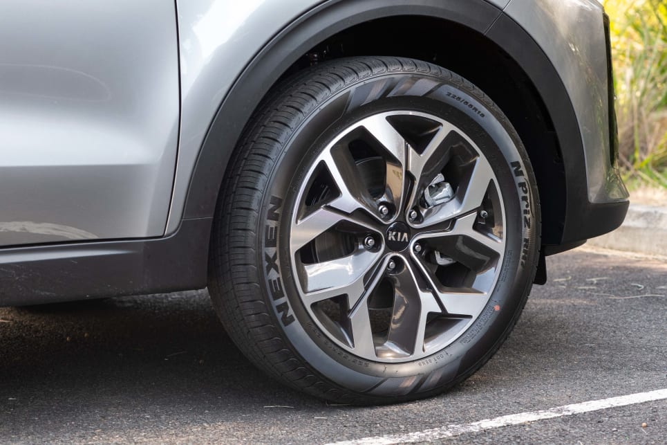 The Kia is nicely set off by its aggressive looking 18-inch wheels.