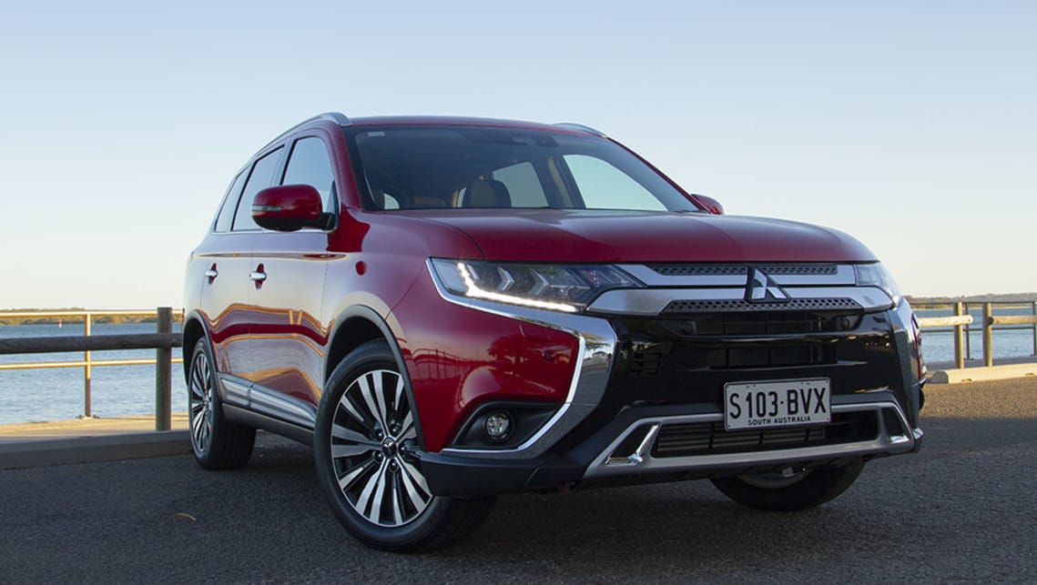 Mitsubishi outlander 2019 года фото