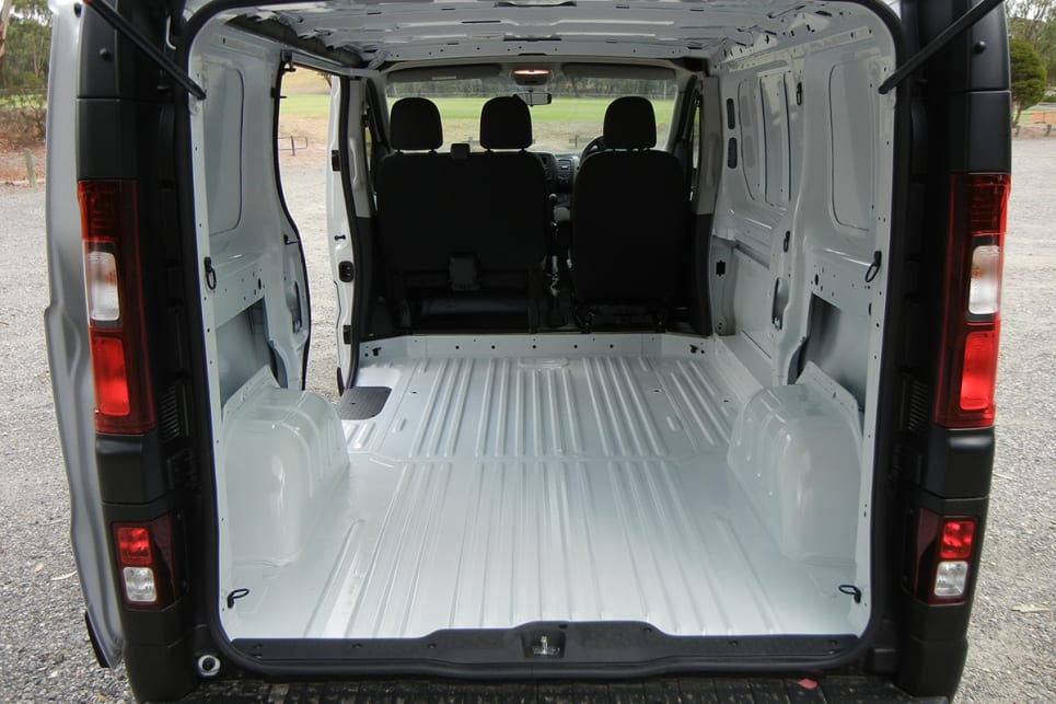 The cargo bay's load floor measures 1662mm at its widest point with 1268mm between the wheel arches.