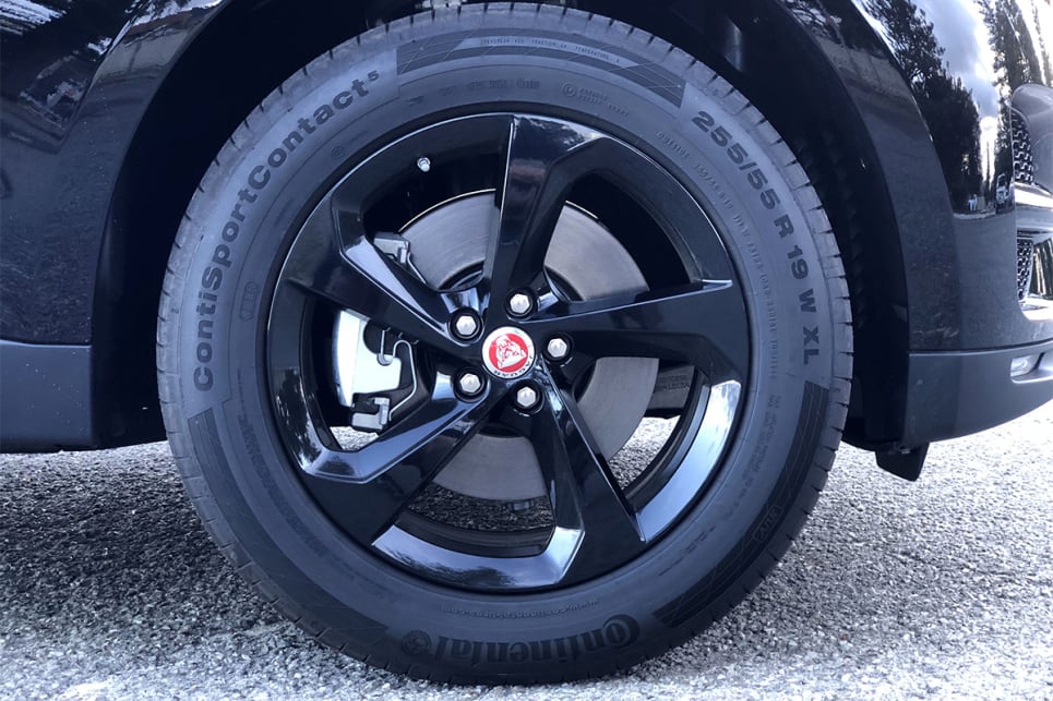 Standard on the Prestige 25t are 19-inch alloy wheels.