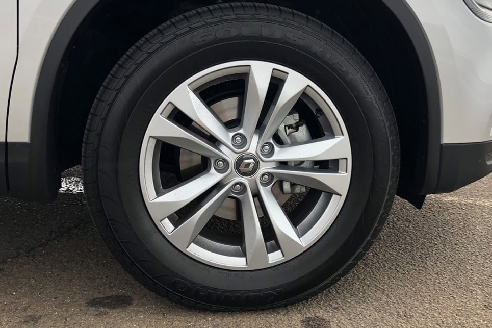 The Koleos comes with 17-inch alloy wheels.