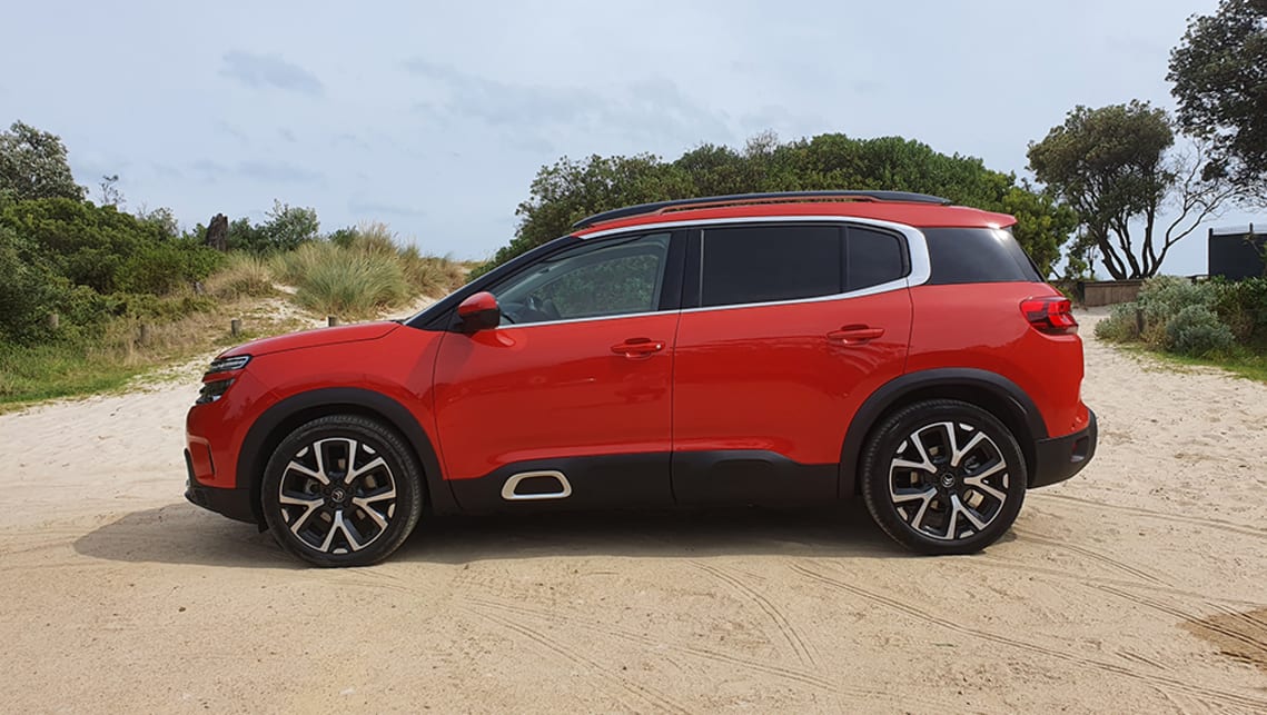 See the black-plastic cladding underneath the doors? Well they are actually ‘airbumps’ that Citroen first employed on the C4 Cactus. (image: Tung Nguyen)