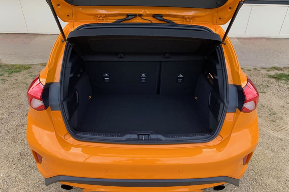 The cargo capacity/boot space volume for the Focus ST is 341 litres.