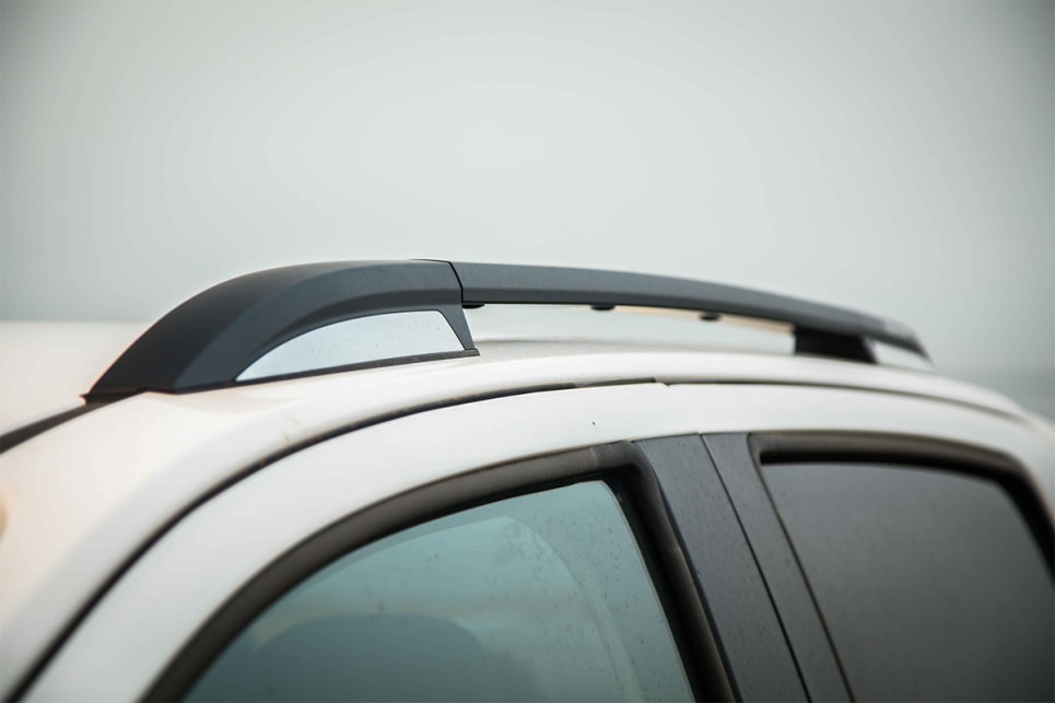 The black highlights also extent to the roof rails.