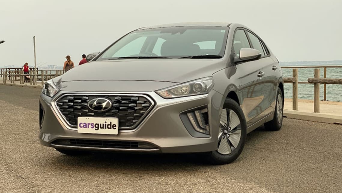 toenemen Missionaris veelbelovend 2021 Hyundai Ioniq Hybrid pricing and specs detailed: Toyota Corolla and  Prius rival gets more standard equipment at a cost - Car News | CarsGuide