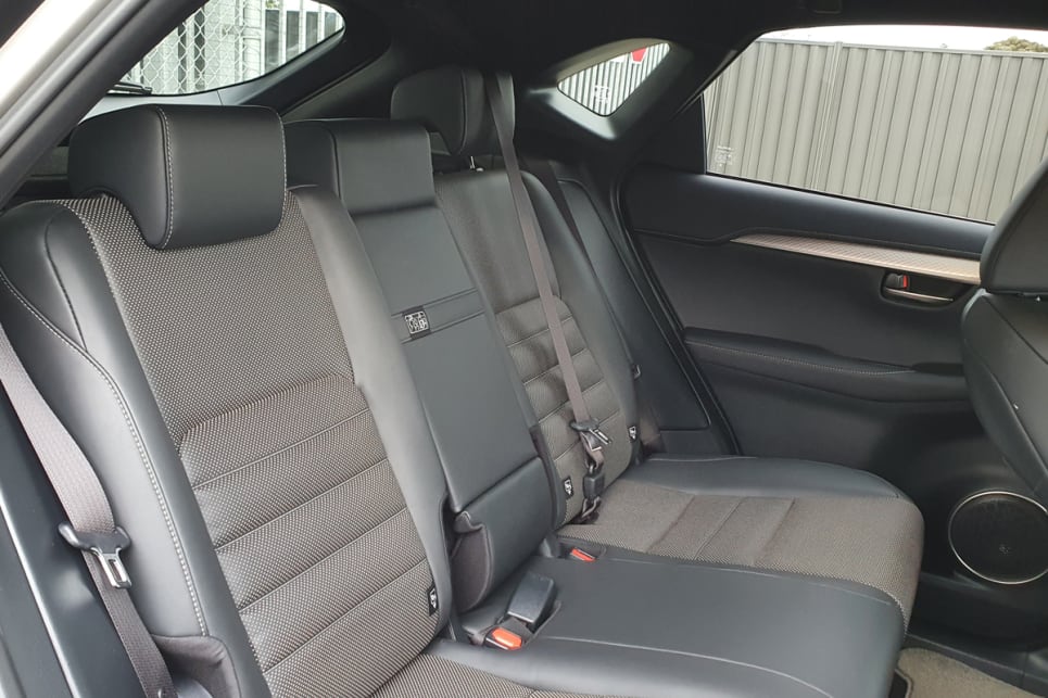 The outer two second-row seats offer ample room for six-foot-tall passengers.