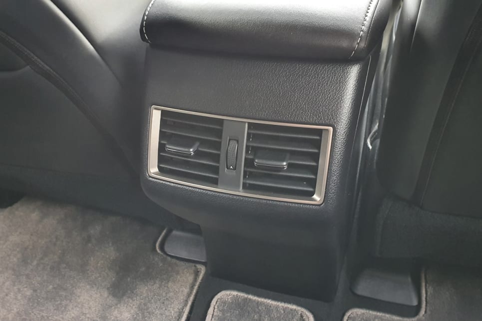 Lexus NX300 rear seat air vents.