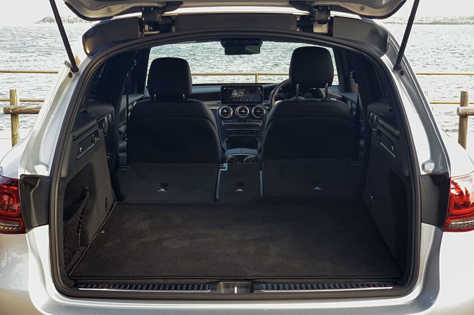 The rear seats out of the way, space expands to 1600 litres. 