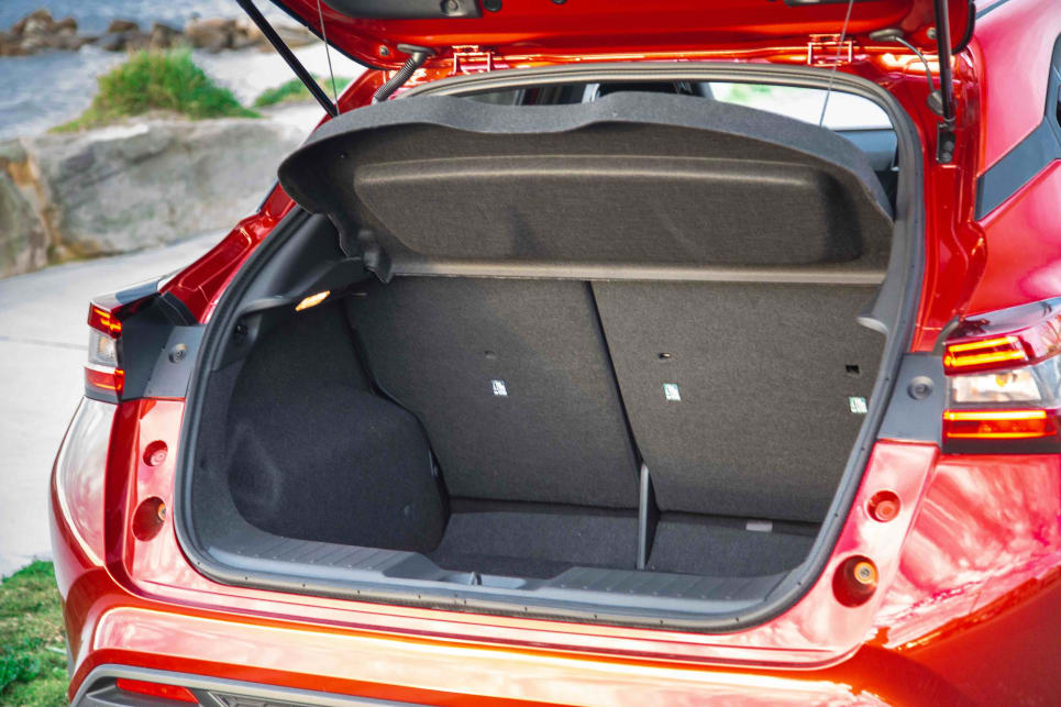 The 422-litre (VDA) cargo capacity expands to 1305L with the seats down.