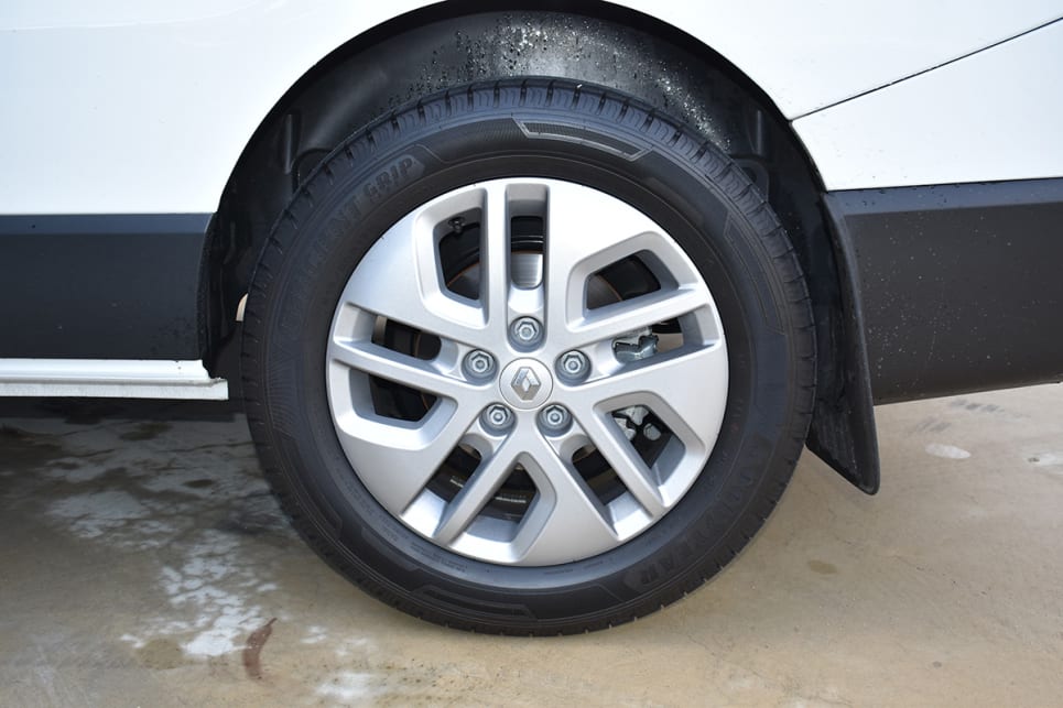 The Trafic however, gets 17-inch alloy wheels.