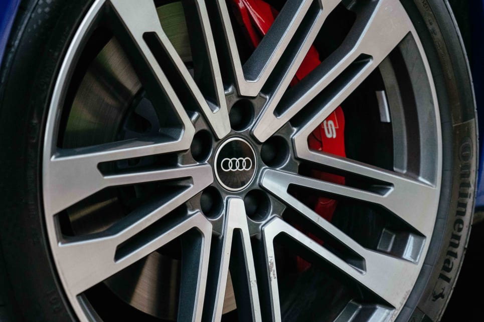 The SQ5 features 21-inch Audi Sport alloy wheels.