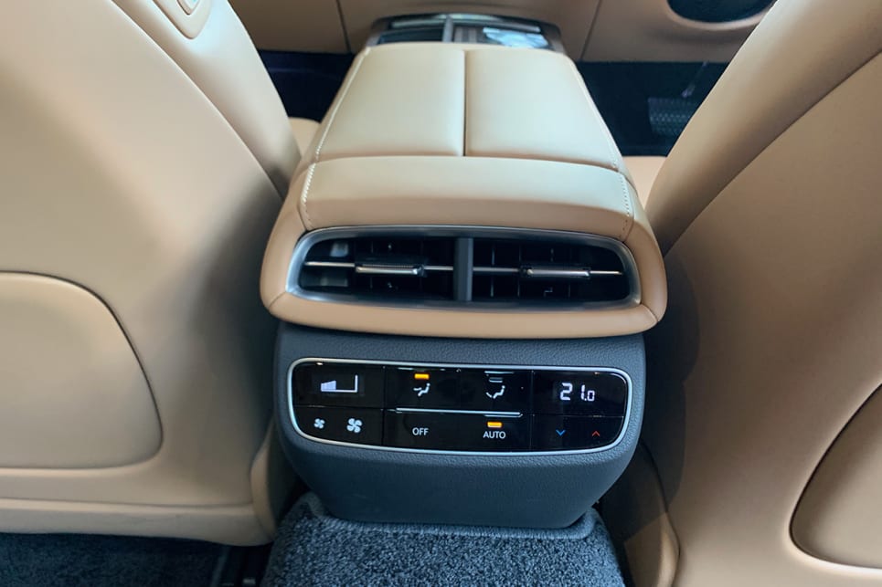 The Luxury Package adds three-zone climate control. (3.5T Luxury Pack variant shown)