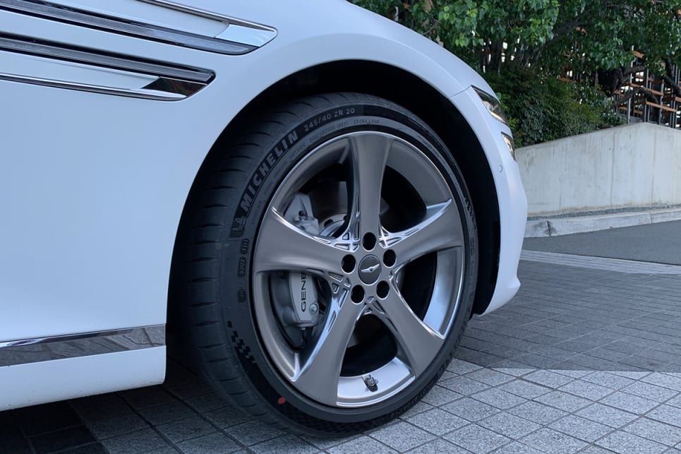 The 3.5T wears 20-inch wheels with Michelin Pilot Sport 4S rubber. (3.5T Luxury Pack variant shown)