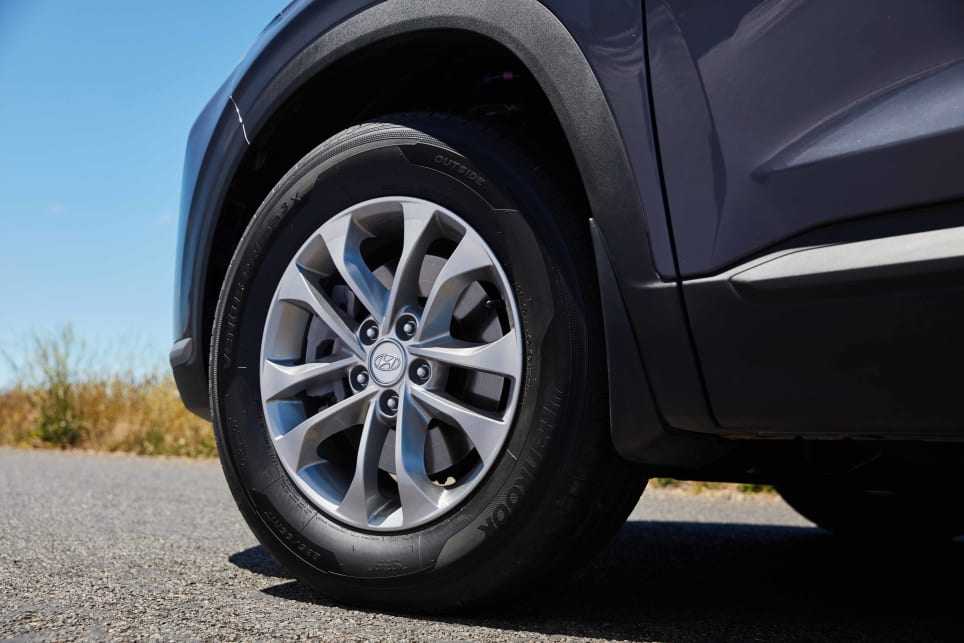 The Santa Fes standard features include 17-inch alloys (pictured: Santa Fe).