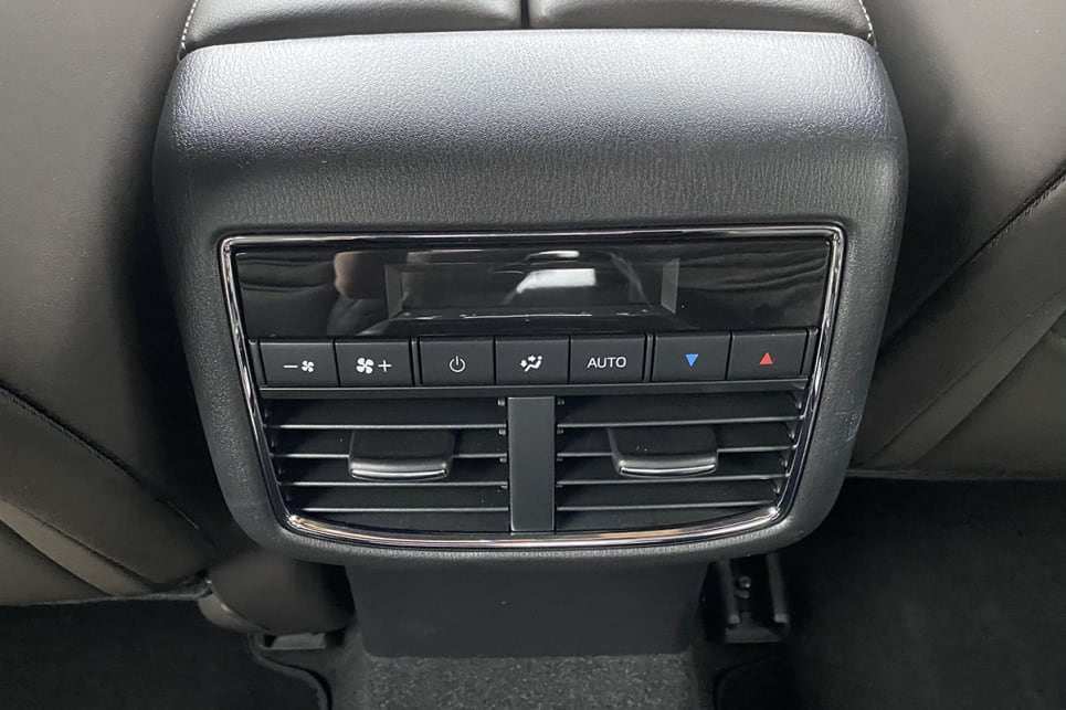 Even the third row has air vents.
