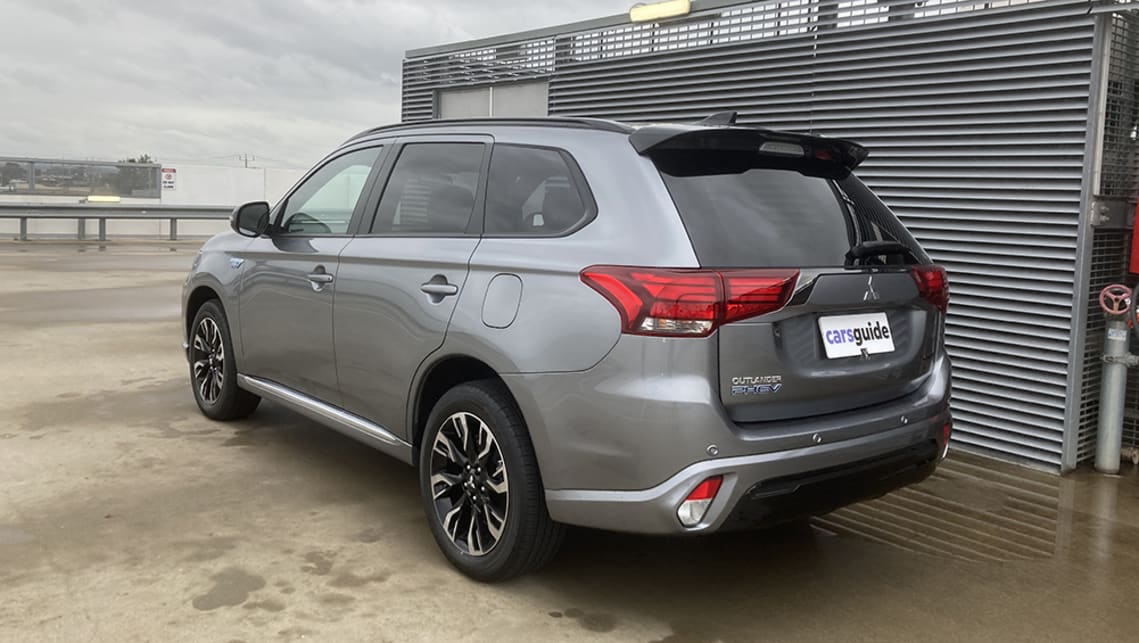 2021 mitsubishi cheap outlander phev review