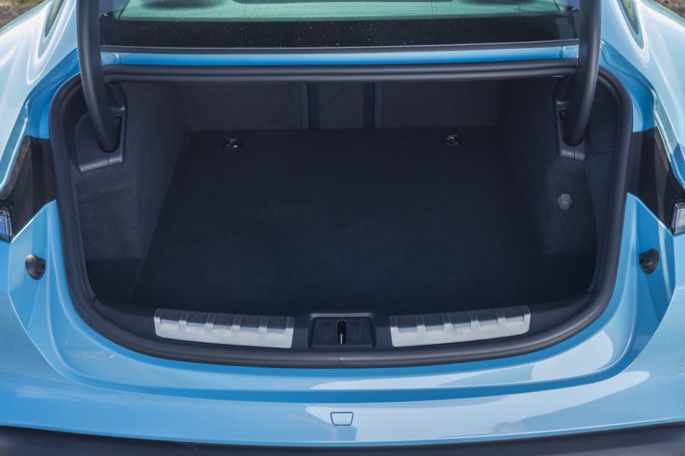 The boot has a cargo capacity of 366L (image: 4S).