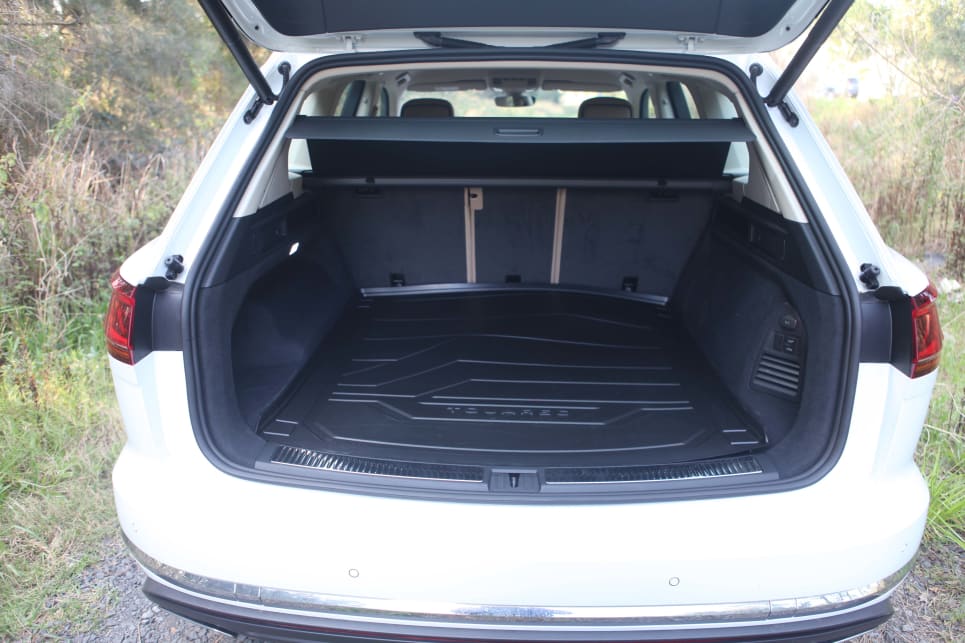 Rear cargo area capacity is listed as 810 litres with the rear seat in use.