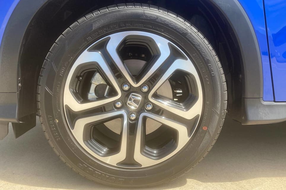 The VTi-LX scores 17-inch alloy wheels.
