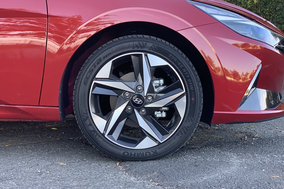 The Elite wears 17-inch alloy wheels.