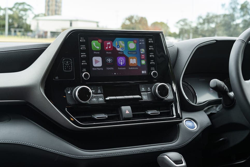 The Kluger GXL Hybrid has a 8.0-inch media screen.