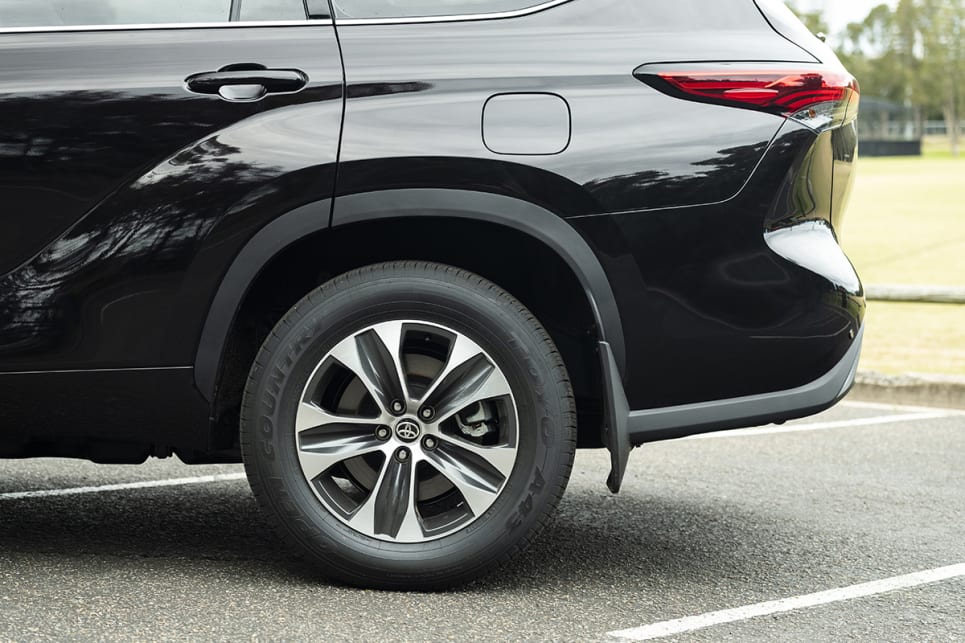 There are 18-inch wheels on the Kluger.