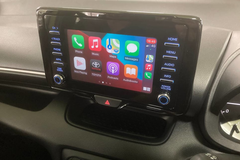 The 7.0-inch touchscreen features Apple CarPlay/Android Auto.