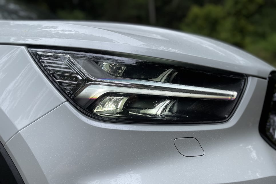 The XC40 Recharge has auto LED headlights.