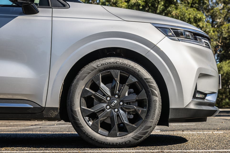 The Carnival comes with 19-inch alloy wheels. 