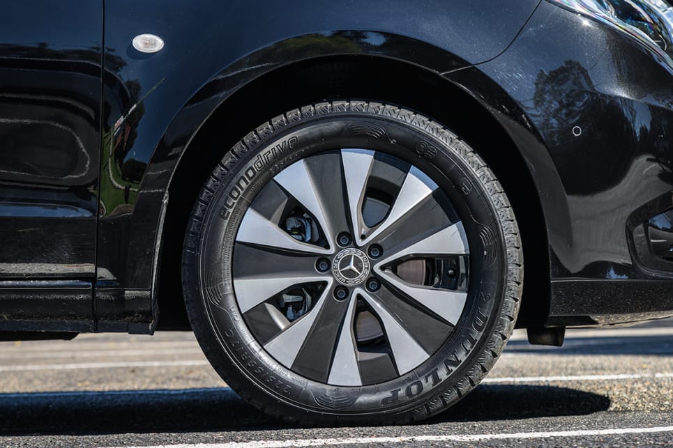 The Valente wears 17-inch alloy wheels.