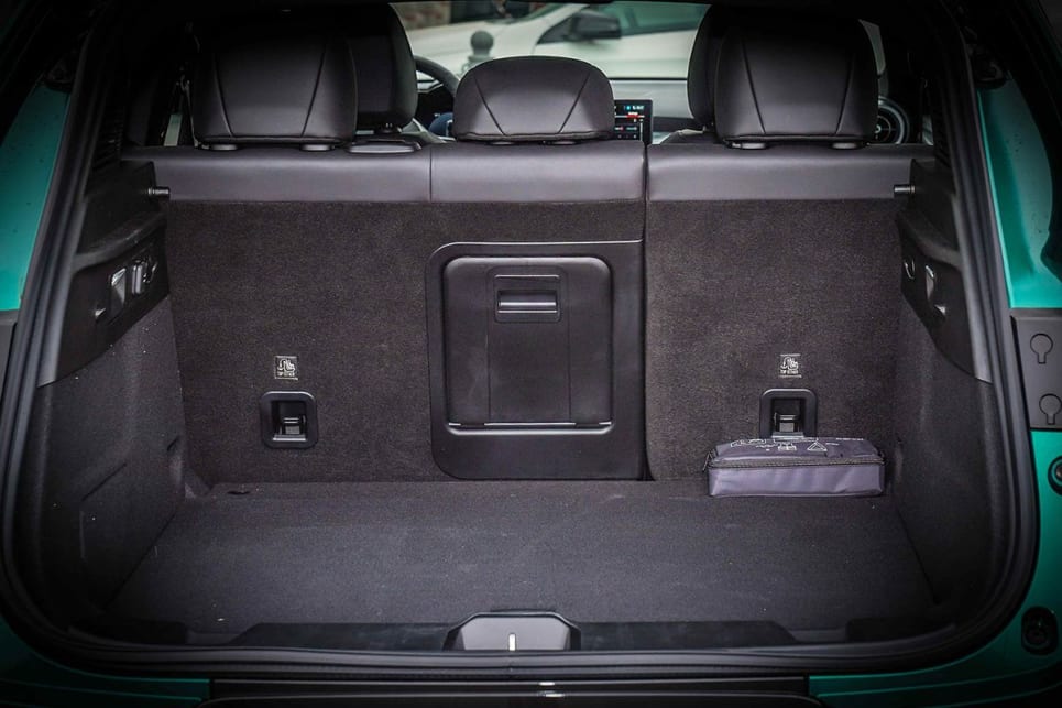 The boot delivers a solid 500 litres of room in a wide and deep space that also offers a ski portal into the backseat.