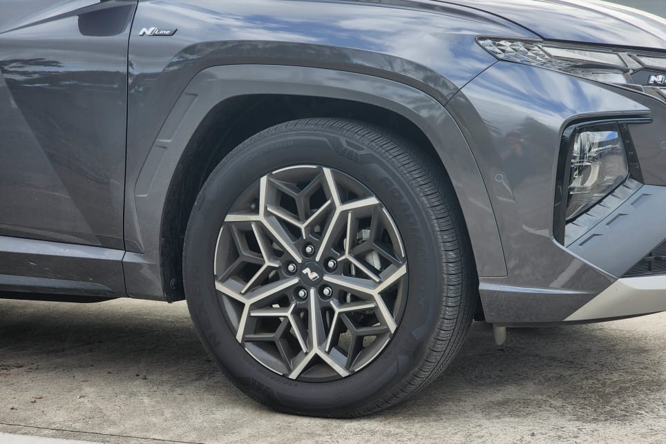 The design of the 19-inch wheels is attention-grabbing (Image: Tung Nguyen).