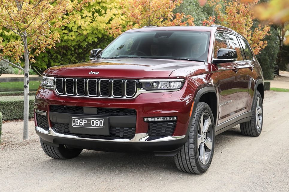 The overall proportions are similar to the previous Grand Cherokee. (Limited pictured)