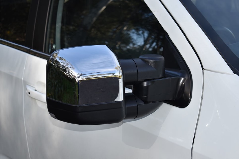 Towing mirror shown here without extra extension.