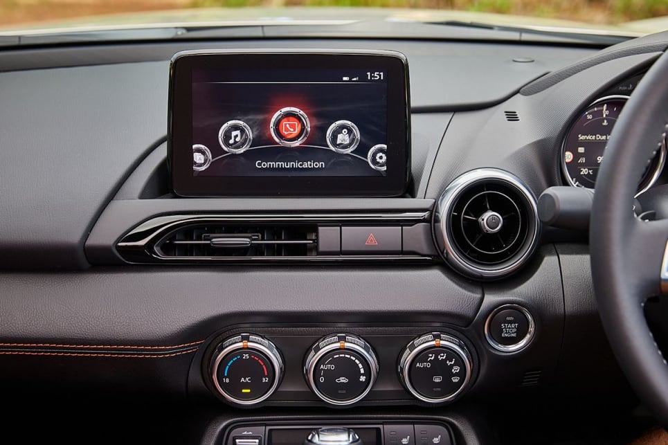 Its basic design (including physical climate controls) is headlined by a ‘floating’ 7.0-inch central touchscreen – which can be operated via a rotary controller. (RF GT variant pictured)