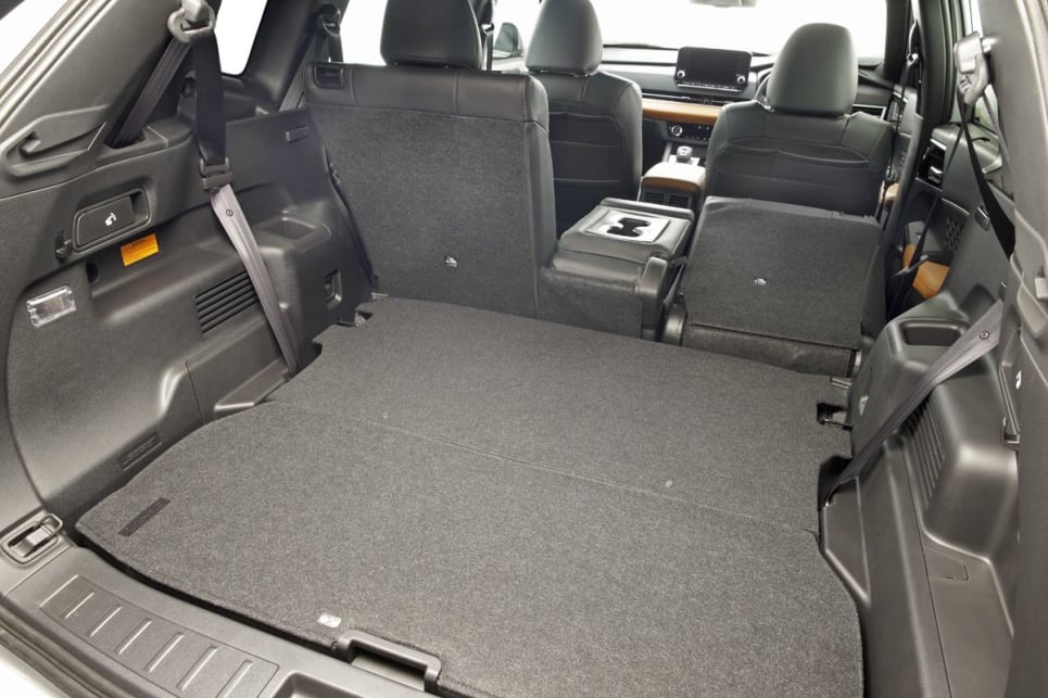 Mitsubishi outlander store phev cargo space