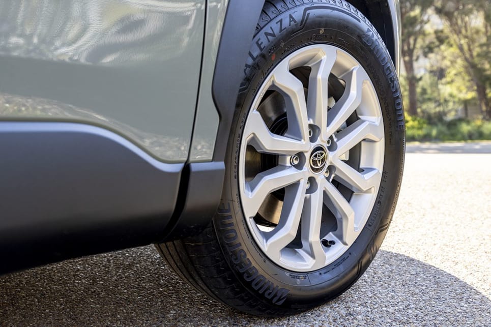 The GXL wears 17-inch alloy wheels. (GXL Hybrid variant pictured)