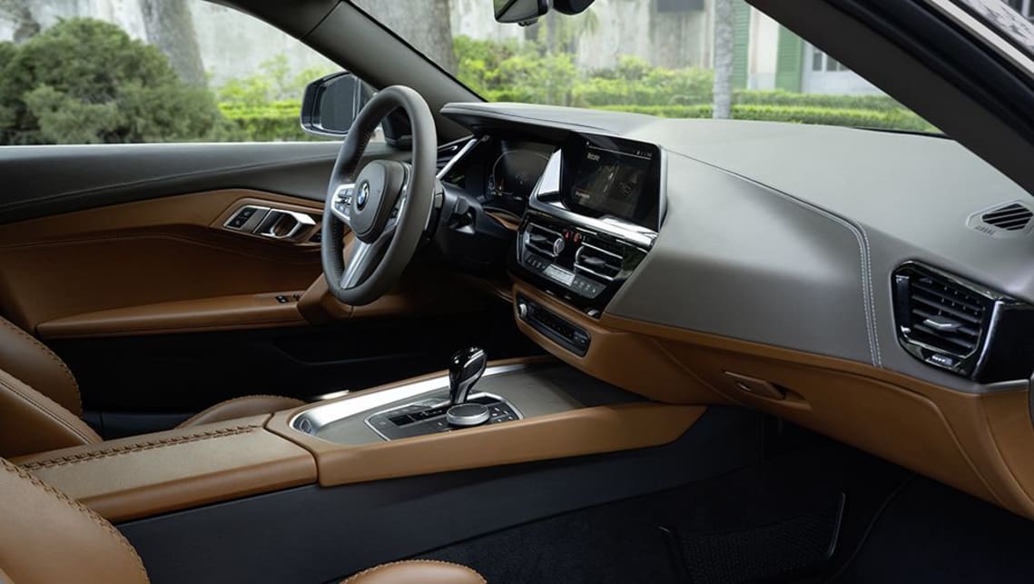 Concept Touring Coupes'in iç mekanı İtalyan derisine ve gri ve kahverengi renk düzenine sahiptir.