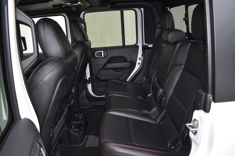 Jeep Gladiator Interior Images & Photos See the Inside of the Latest