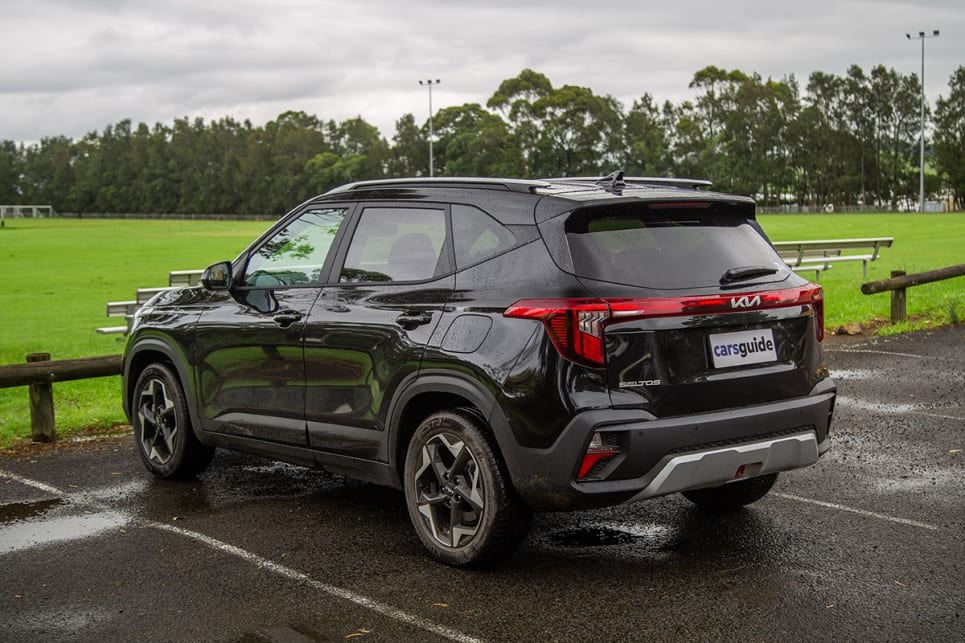 Kia hasn’t tweaked the exterior but it maintains the sexy compact body styling that has just enough puff to warrant the SUV tag. (image: Glen Sullivan)