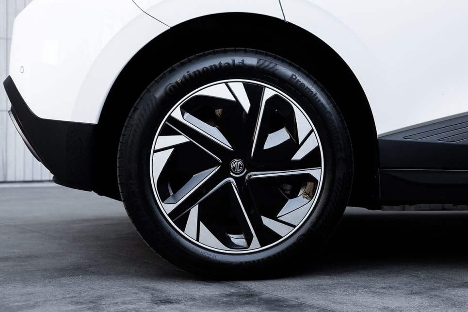 The MG4 Excite 51 wears 17-inch alloy wheels. 
